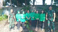 Persit Cabang LXII Kodim 1310/Bitung Koorcab Rem 131 PD XIII/Merdeka melaksanakan kegiatan pembersihan lingkungan dan penanaman pohon
