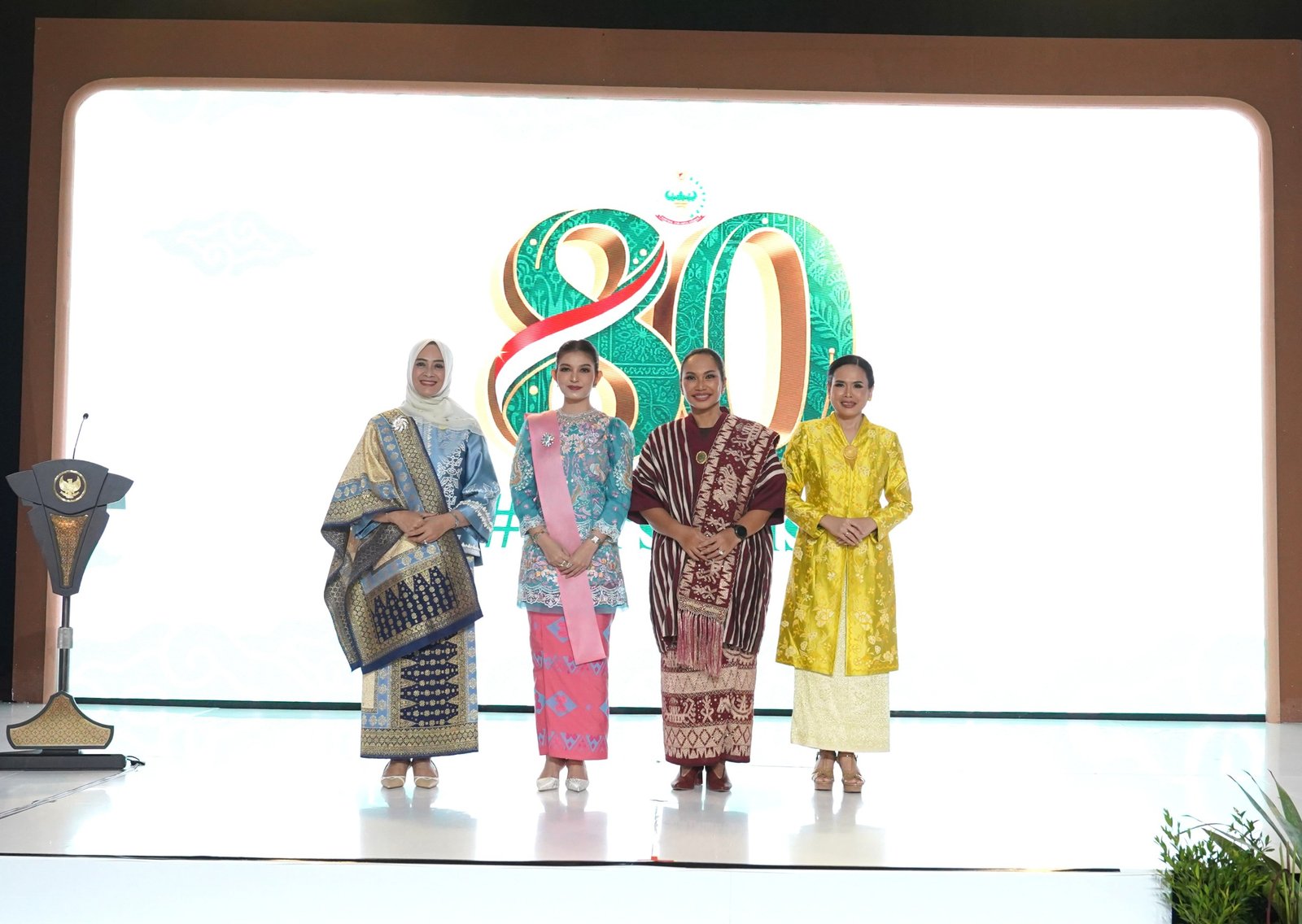 Ibu Wakil Presiden RI bersama Ketua Umum Persit Kartika Chandra Kirana