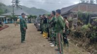 Aksi Satgas TMMD Perbaiki Atap Dapur di Desa Patukku Aksi Satgas TMMD Perbaiki Atap Dapur di Desa Patukku