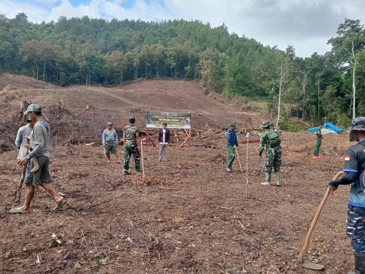 Privasi dan Kenyamanan MCK Terjaga Usai Pemasangan Pintu di Patukku