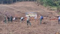 Akhir Pekerjaan MCK: Pintu Terpasang di Dusun Samaenre Akhir Pekerjaan MCK: Pintu Terpasang di Dusun Samaenre