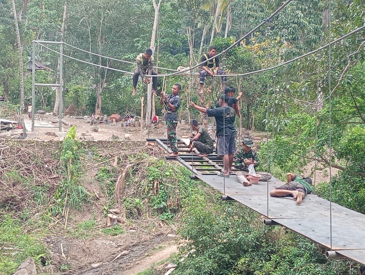 Alas Besi Plat Dipasang, Akses Antar Dusun di Pattuku Kian Nyata
