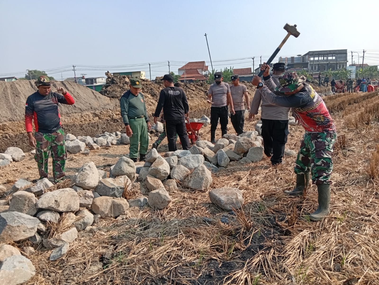 Peran Bersama Warga dan Aparat Mempercepat Pembangunan Parangjoro