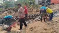 Gotong Royong di Parangjoro: Talud dan Kedekatan Aparat-Masyarakat