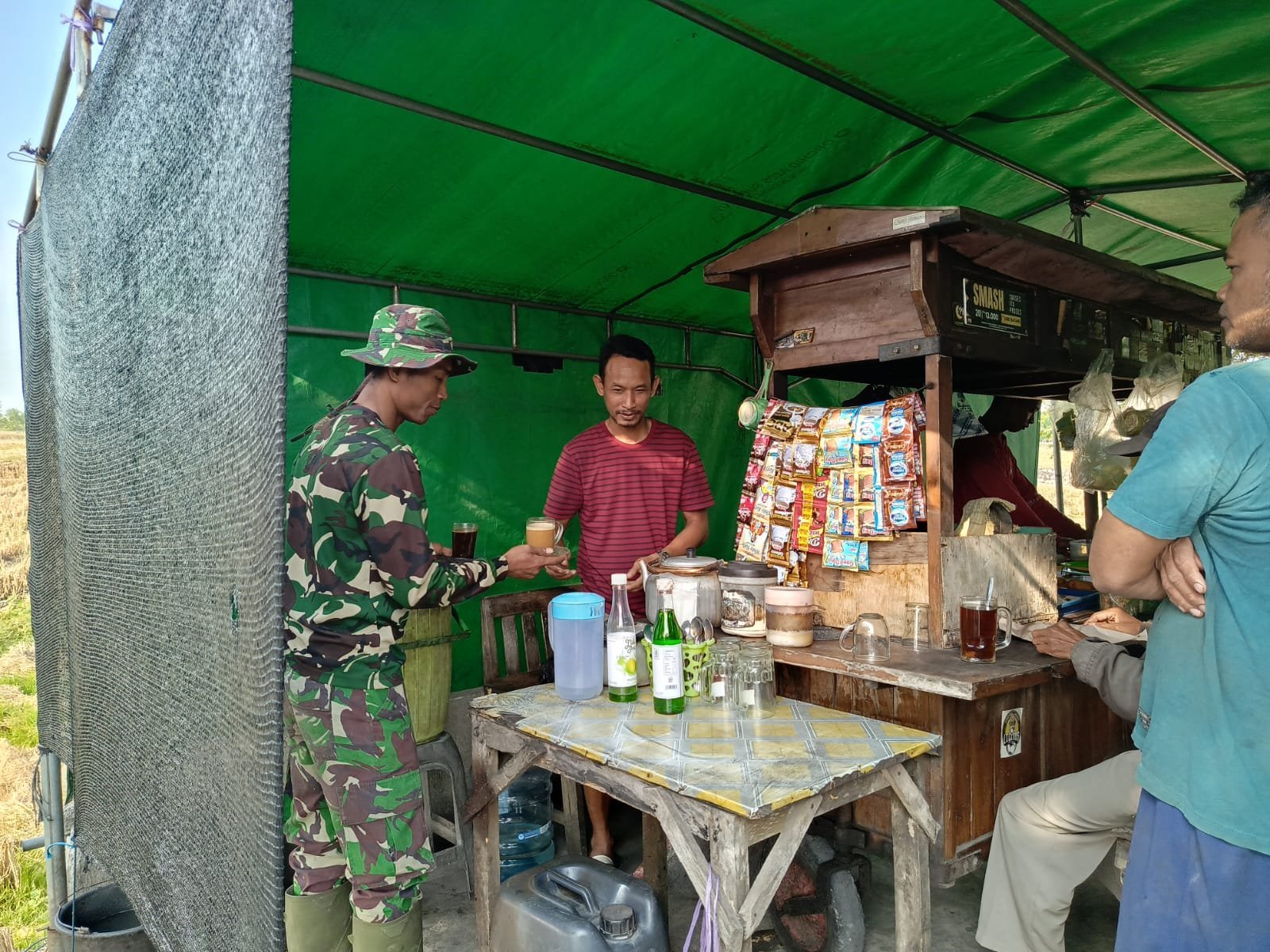 Penjual Minuman Di Parangjoro Rasakan Dampak Positif