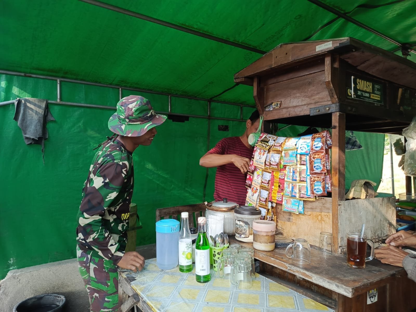 Pesanan Minuman Prajurit Dorong Penjualan Warung di Desa Parangjoro