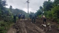 Pembangunan Jalan di Samaenre Tingkatkan Keakraban Antara Warga dan Prajurit Pembangunan Jalan di Samaenre Tingkatkan Keakraban Antara Warga dan Prajurit