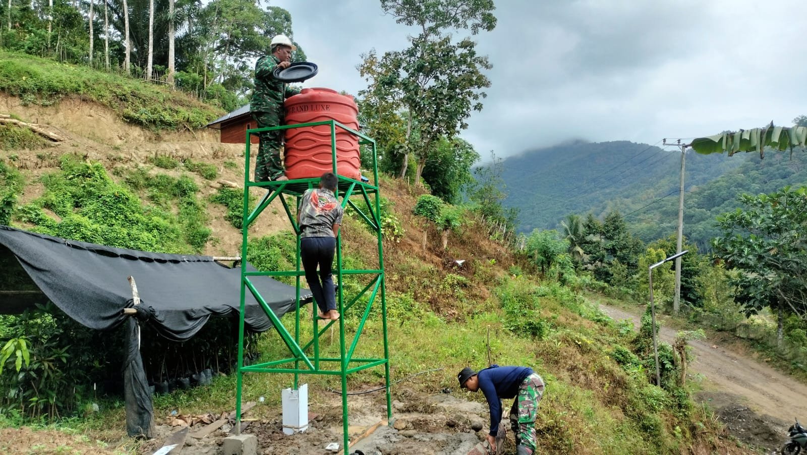 Tower Sumur Bor di Desa Pattuku Lengkap dengan Tandon Penampung