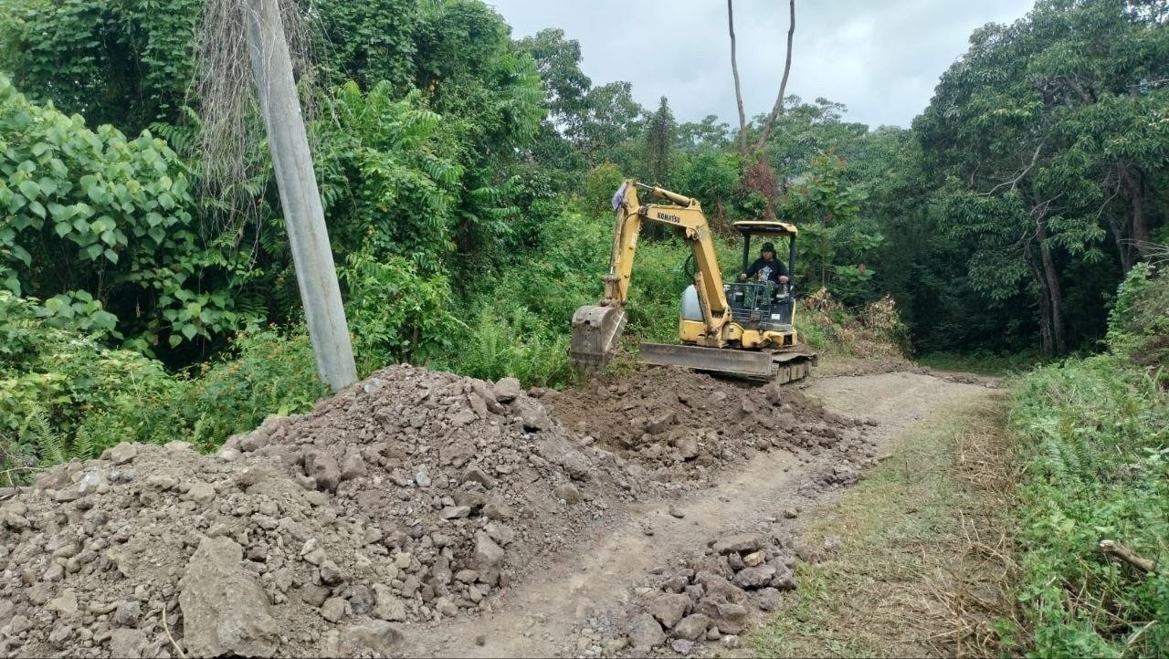 Perbaikan Jalan di Patukku dengan Alat Berat Tingkatkan Ketahanan Saat Musim Hujan