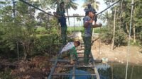 Pemasangan Lantai Jembatan di Tadang Palie Dinilai Kunci Percepatan Ekonomi Pemasangan Lantai Jembatan di Tadang Palie Dinilai Kunci Percepatan Ekonomi