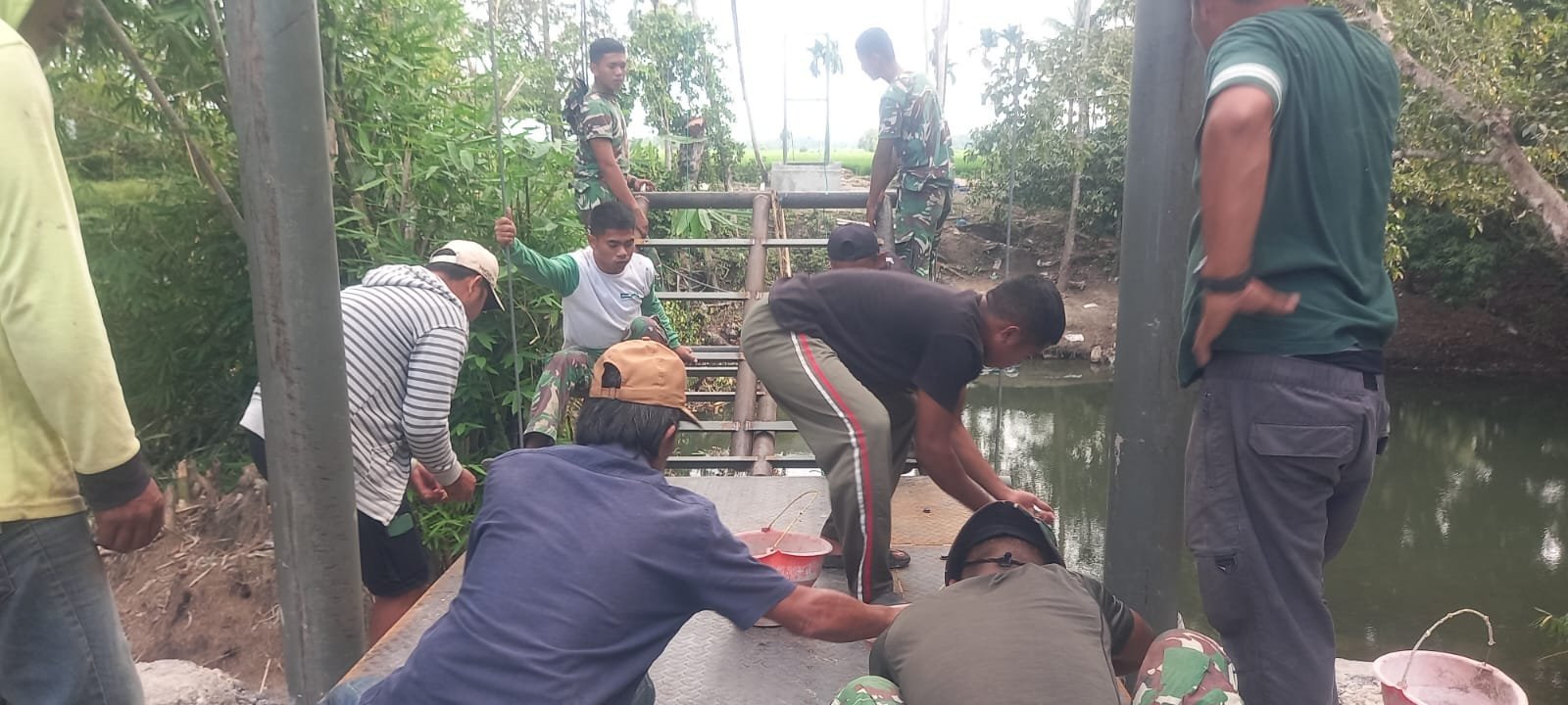 Lantai Jembatan Dipasang, Pekerjaan di Tadang Palie Terus Berlanjut