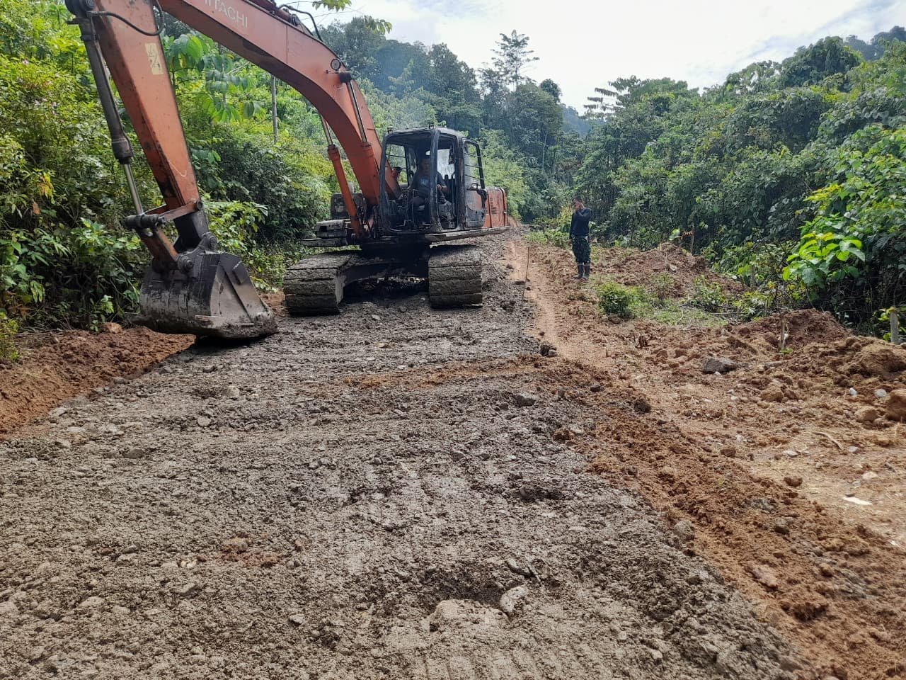 Pembentukan Badan Jalan 4 Meter di Sarah Raya Dikebut