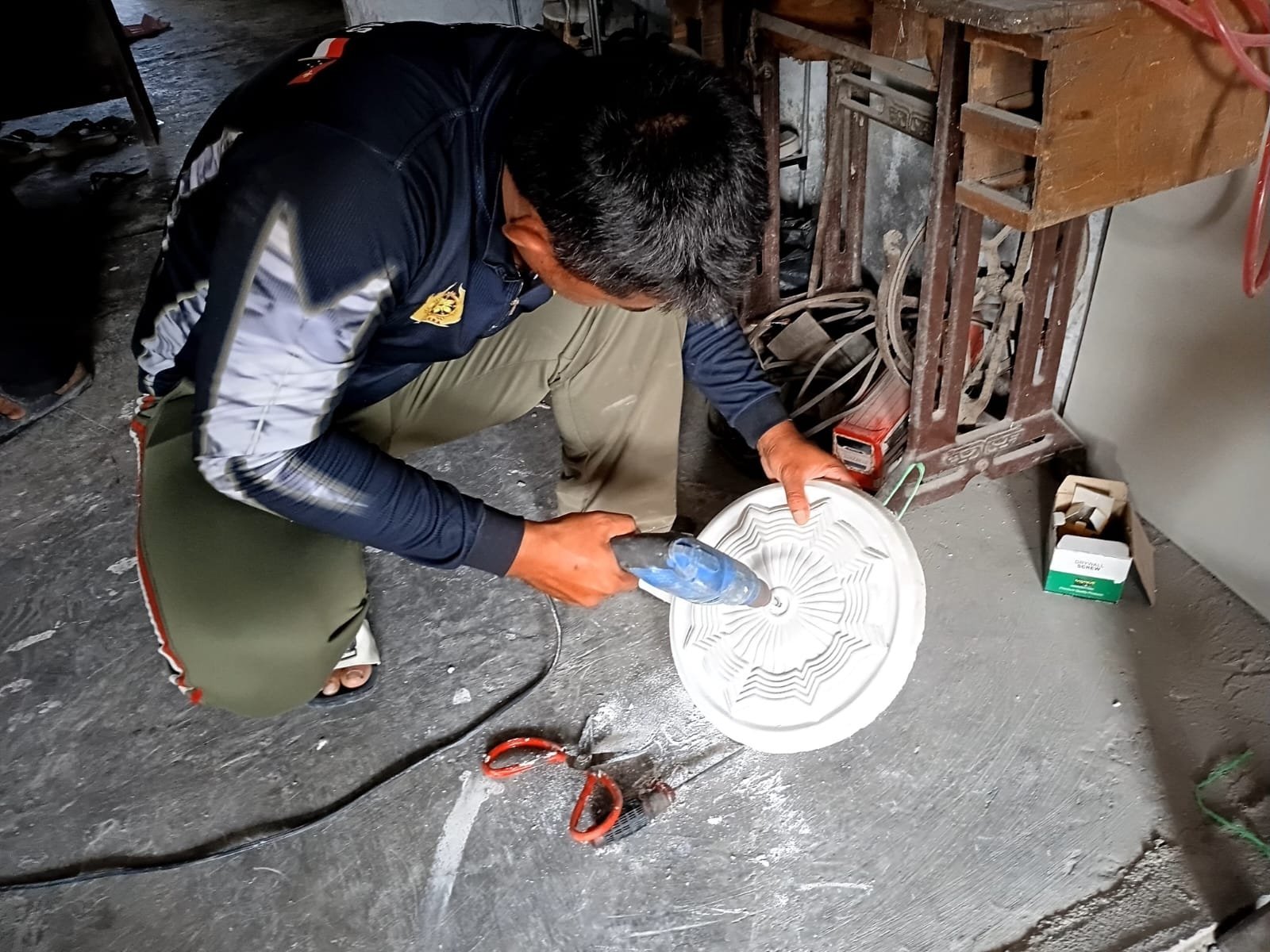 Renovasi Plafon di Parangjoro Jadi Bukti Kepedulian TMMD