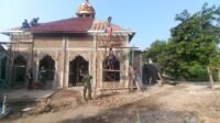 Satgas TMMD dan Warga Bersama Perbaiki Masjid Al Mubaroq Satgas TMMD dan Warga Bersama Perbaiki Masjid Al Mubaroq