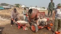 Warga Pastikan Pasokan Molen Terus Berjalan Saat Pembangunan Warga Pastikan Pasokan Molen Terus Berjalan Saat Pembangunan