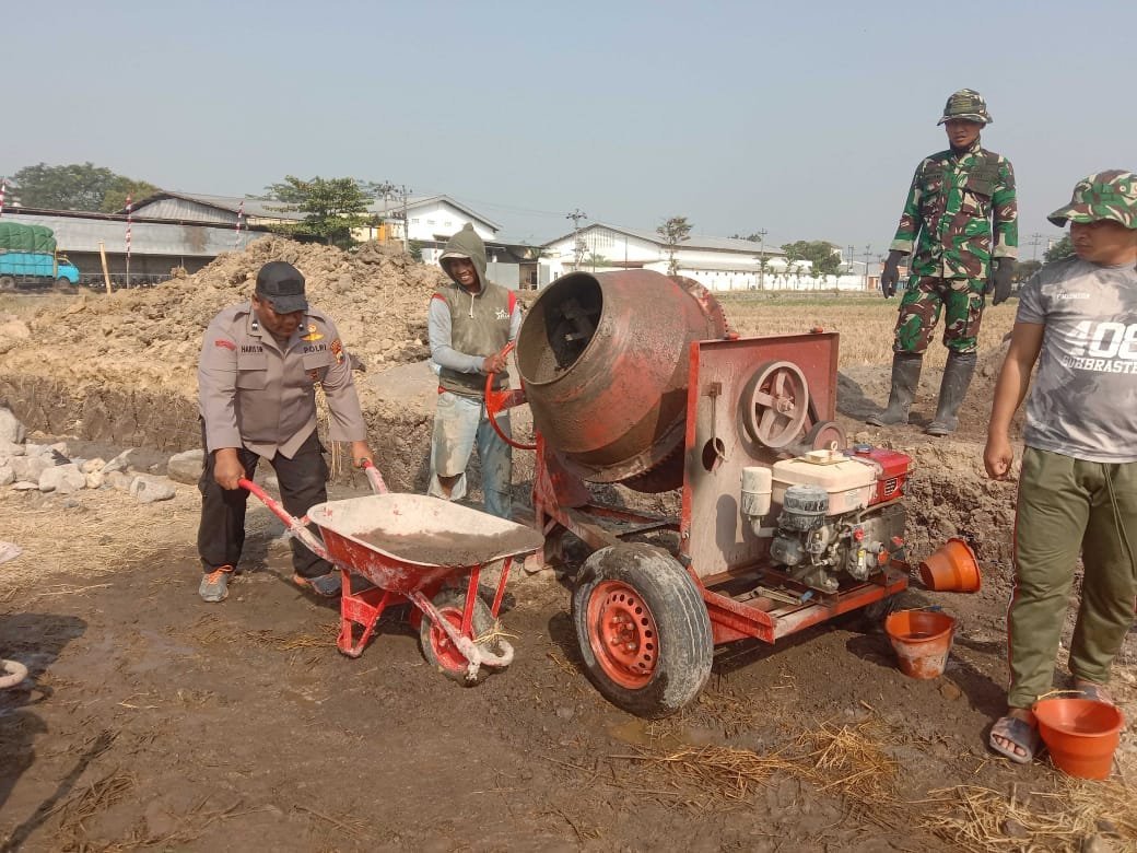 Warga Pastikan Pasokan Molen Terus Berjalan Saat Pembangunan