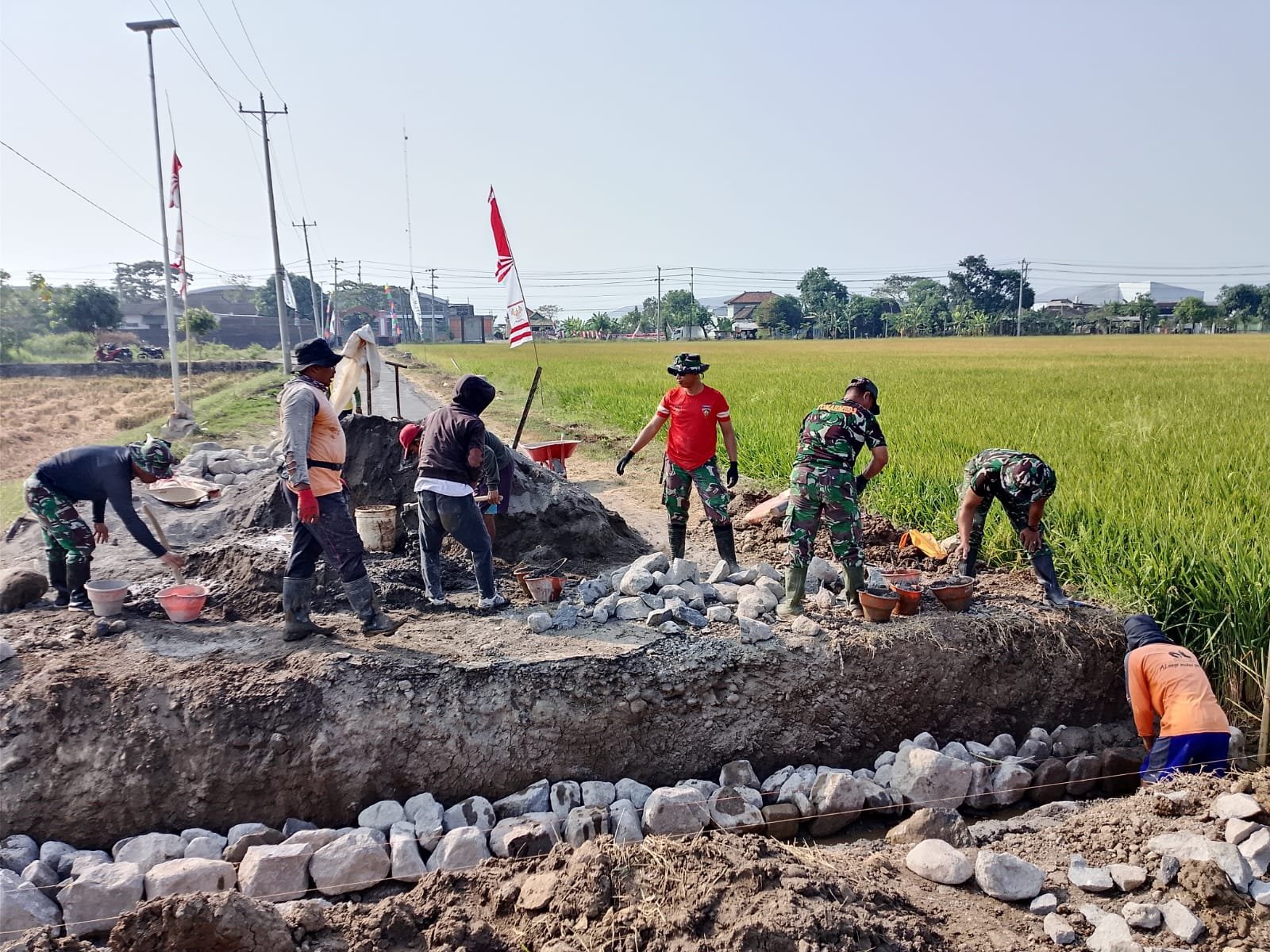 Percepatan pembangunan gorong-gorong dapat dukungan penuh warga
