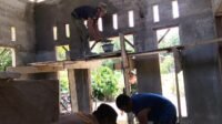 Kopka Syukurdi Tegaskan Ketelitian pada Tahap Plester RTLH Kopka Syukurdi Tegaskan Ketelitian pada Tahap Plester RTLH