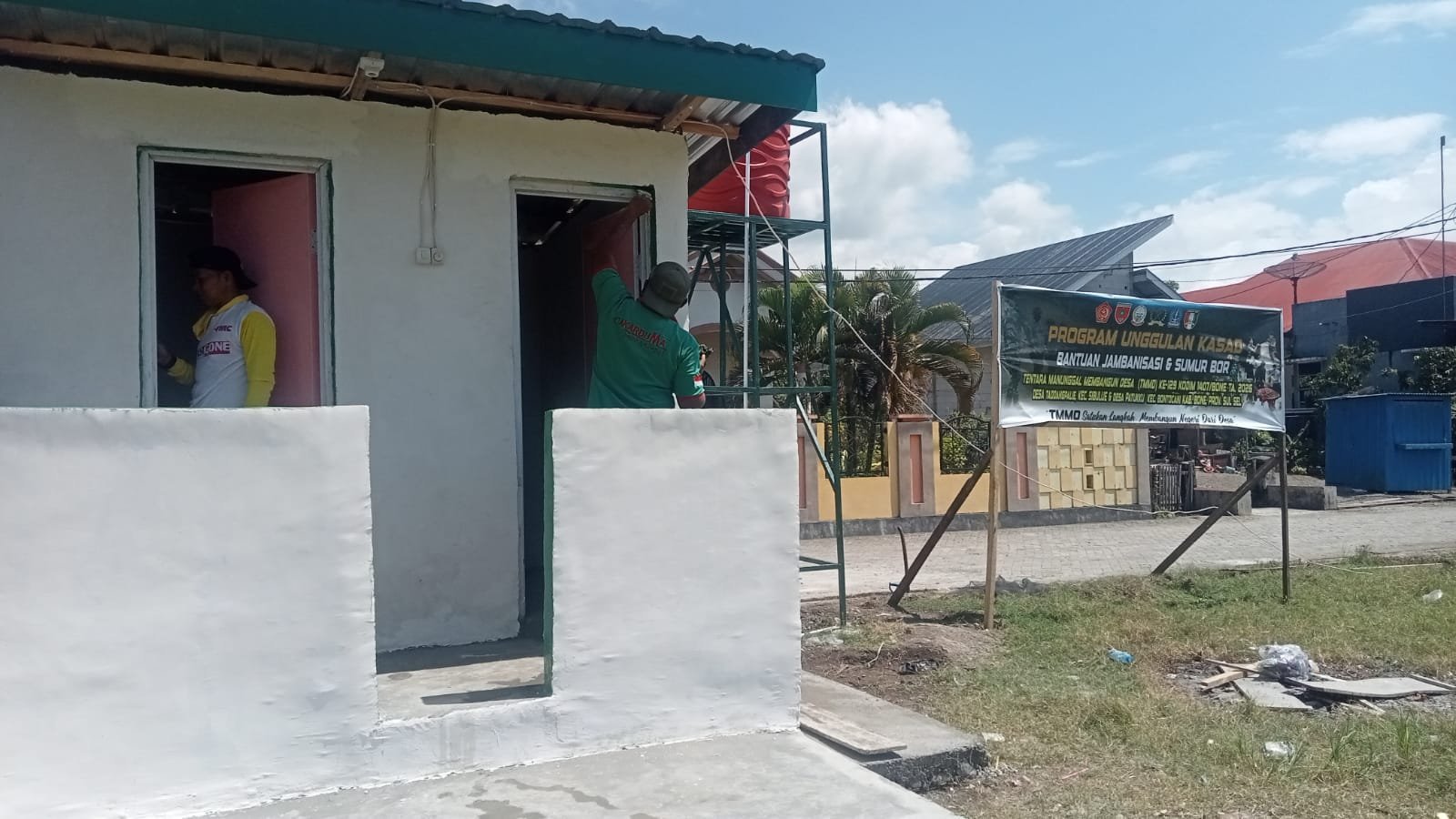 Babak Akhir Jambanisasi Maroanging: Kusen Pintu Dicat
