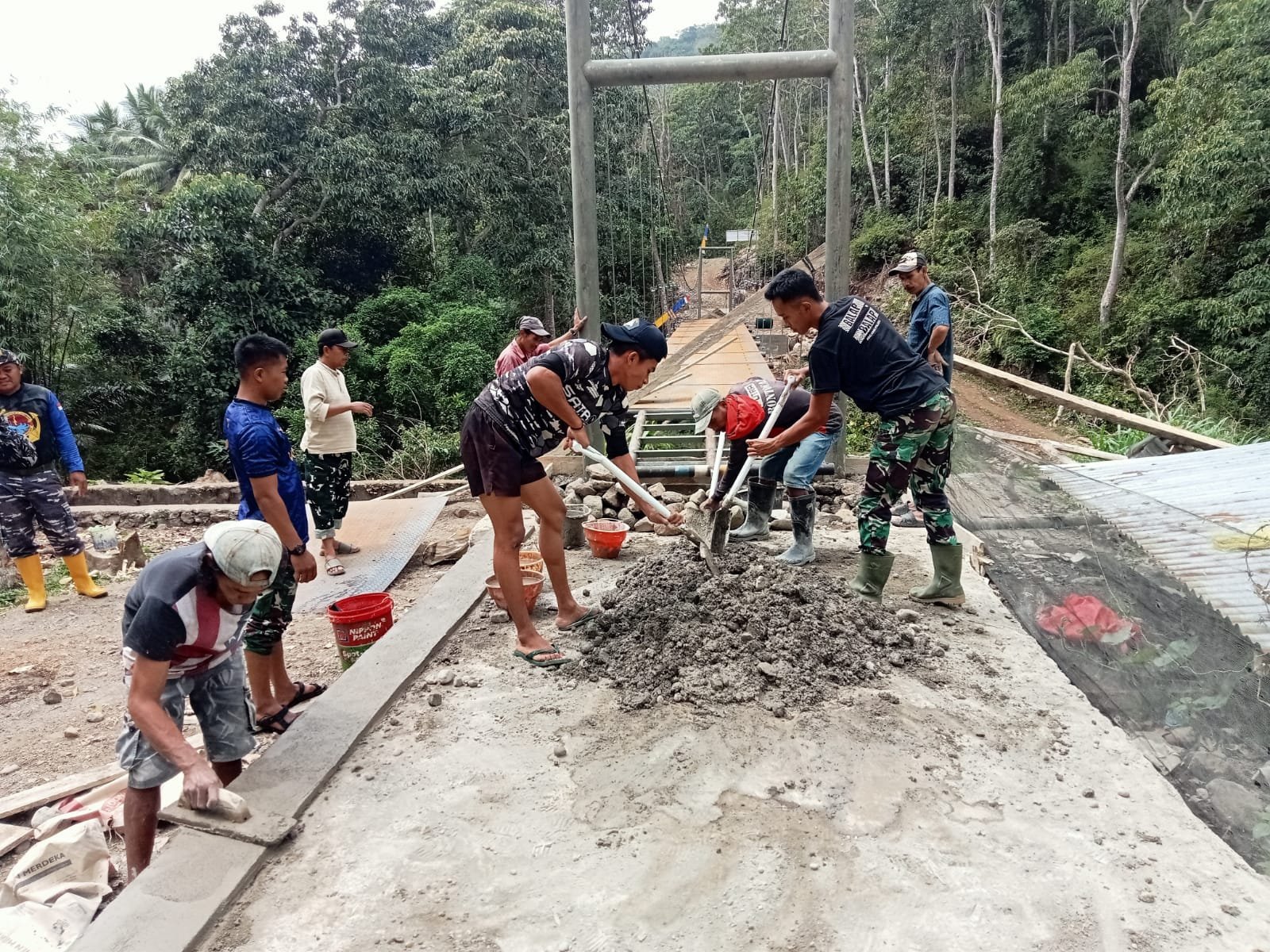 Bukan Sekadar Bangunan: Pondasi Jembatan Gantung Bangun Solidaritas Pattuku