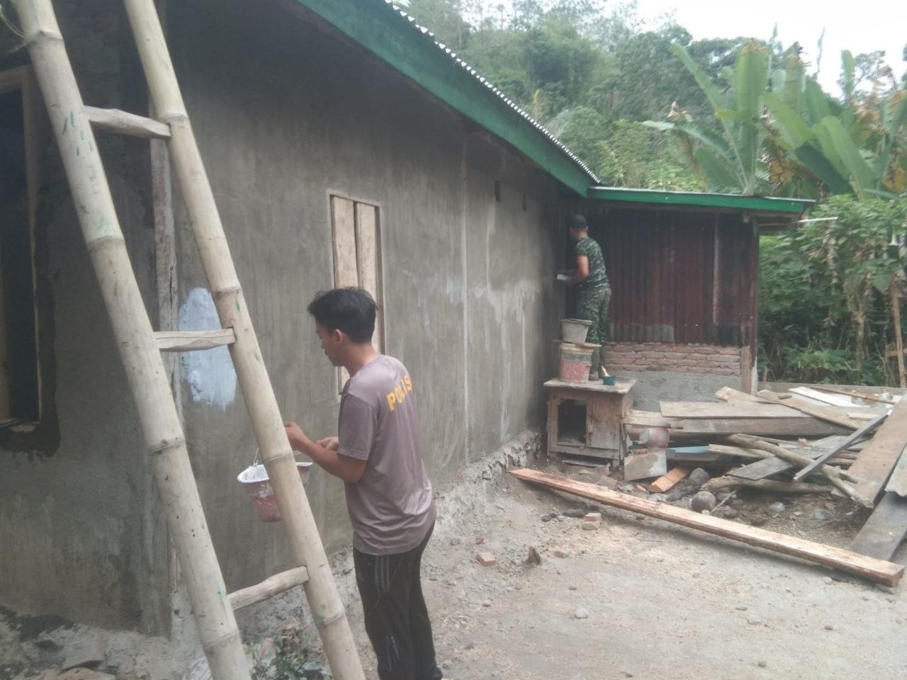 Akhir Pembangunan RTLH: Pengecatan Rumah di Patukku Rampung