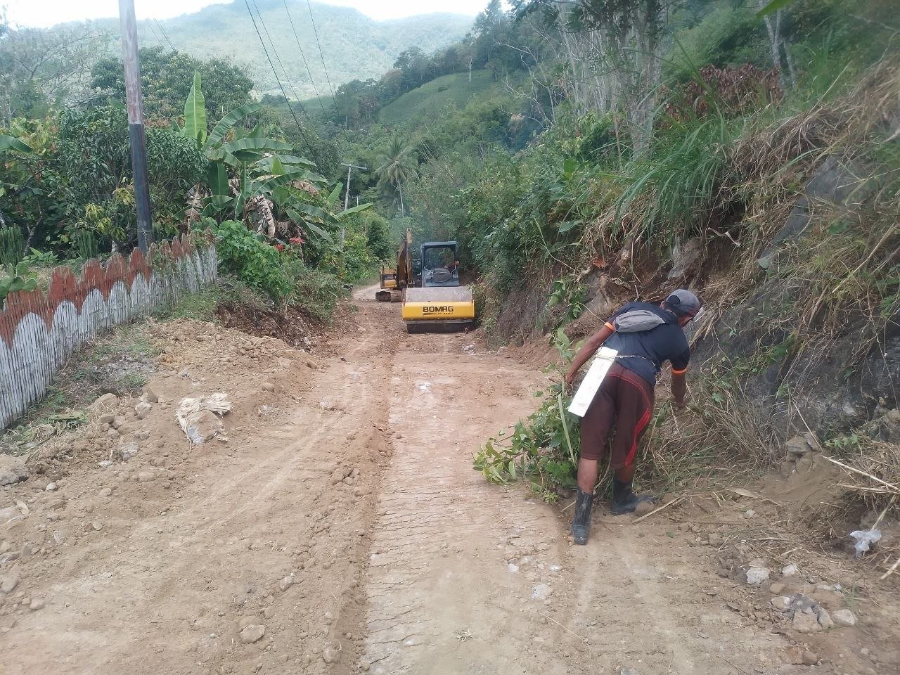 Kehadiran Vibro Roller dan Excavator Ubah Mobilitas di Patukku