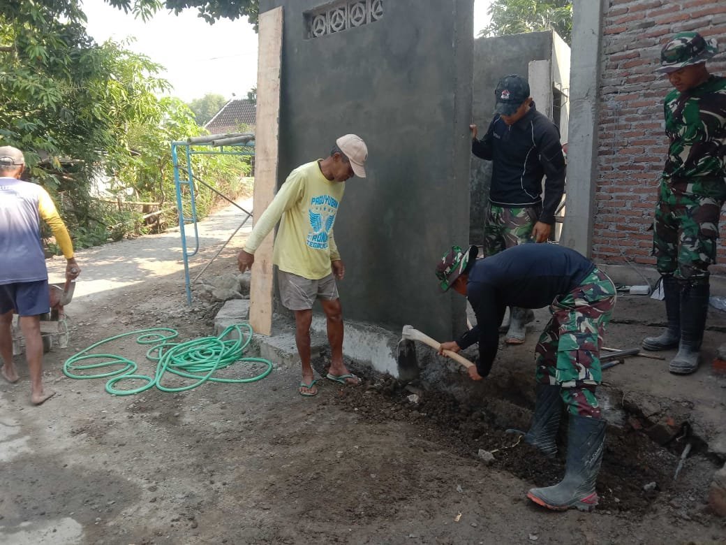 Pondasi MCK Muncul dari Gotong Royong Satgas dan Warga Sukoharjo