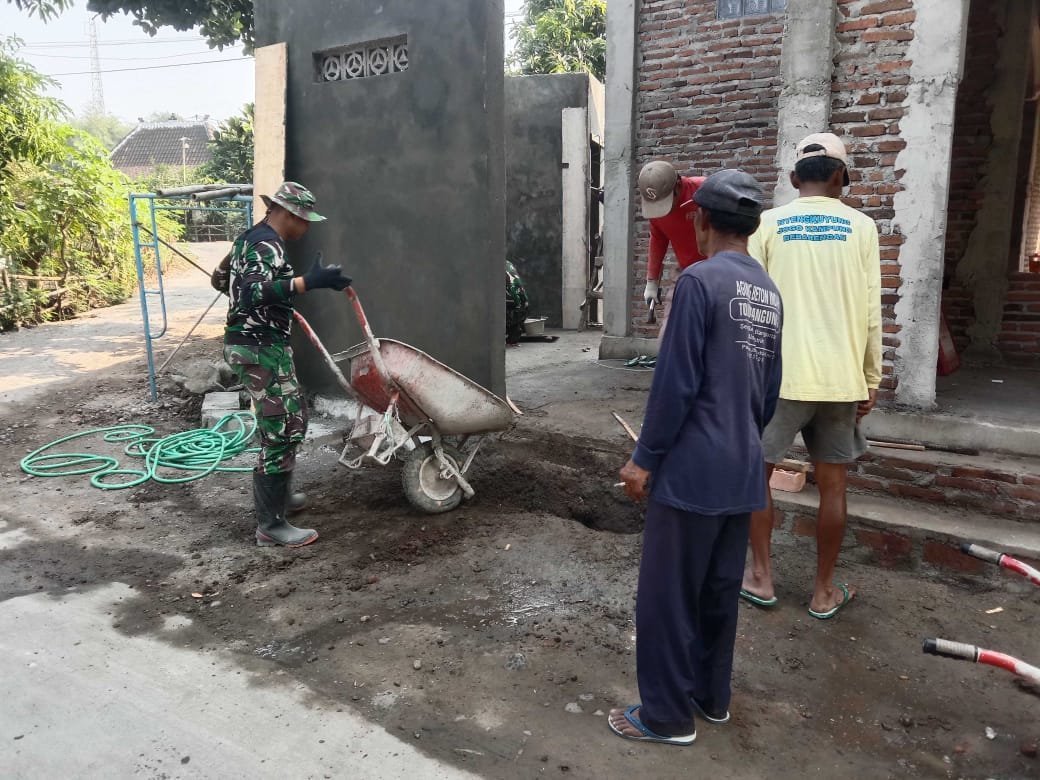 MCK Masjid Parangjoro: Warga dan Satgas TMMD Kerja Bareng