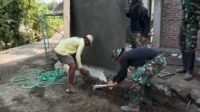 Warga dan Satgas TMMD Ratakan Pondasi untuk MCK di Masjid Parangjoro Warga dan Satgas TMMD Ratakan Pondasi untuk MCK di Masjid Parangjoro