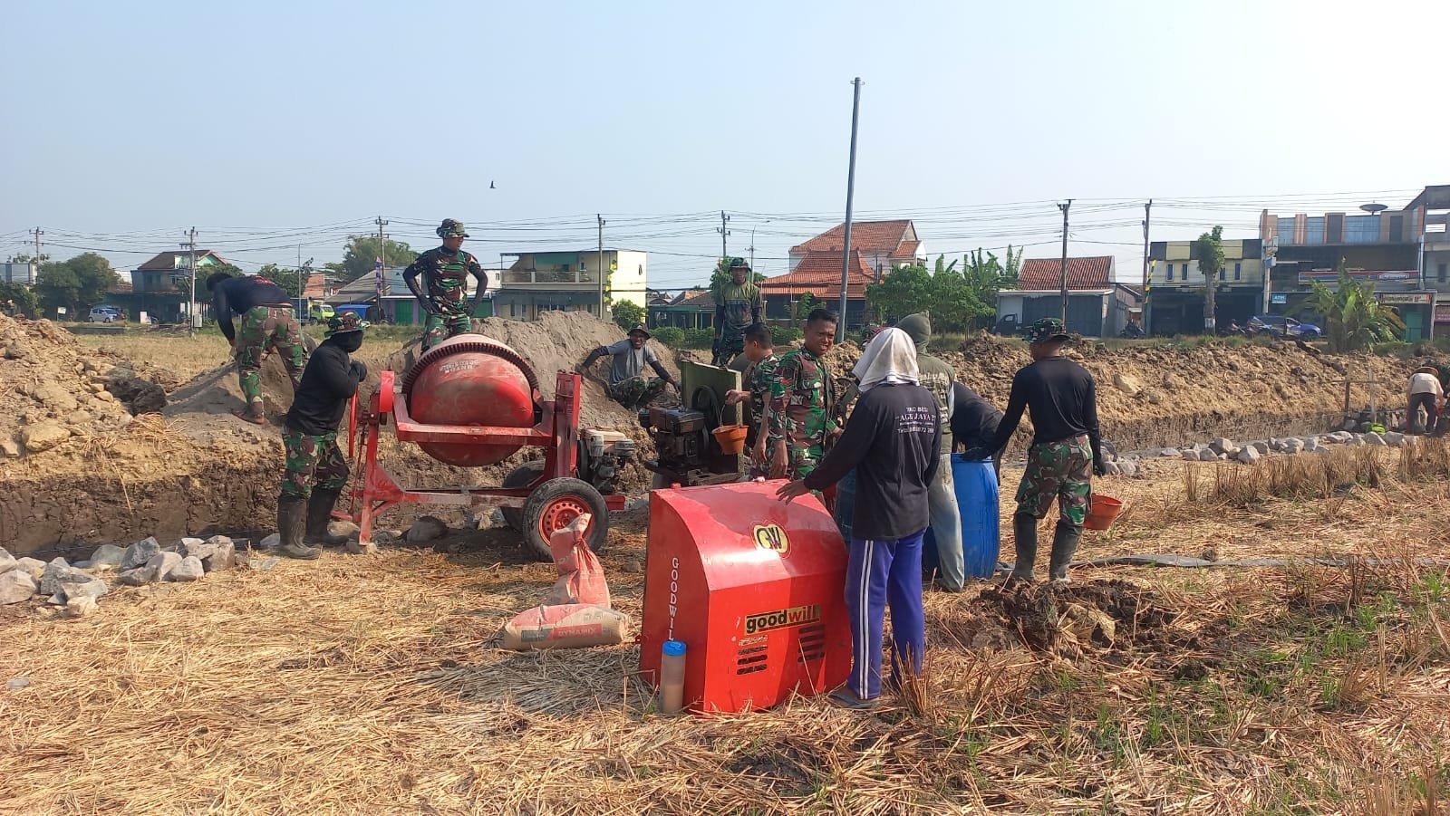 Semangat Kerja di Parangjoro: Molensibuk dan Kebersamaan