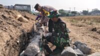 Pengecoran Pondasi Jalan Parangjoro Dimulai, Warga Antusias Pengecoran Pondasi Jalan Parangjoro Dimulai, Warga Antusias