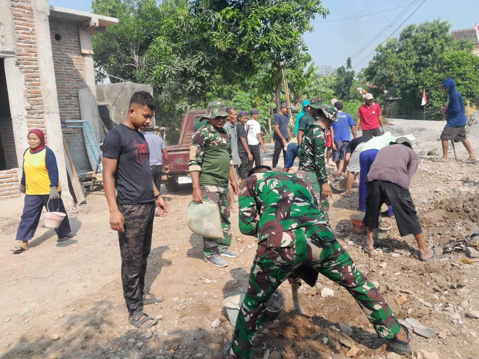 Parangjoro Gotong Royong: TNI dan Warga Bangun Masjid Bersama