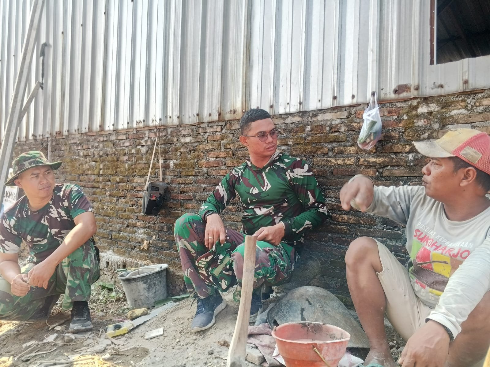 Saat Segelas Air Menjadi Awal Percakapan dan Gotong Royong di Parangjoro