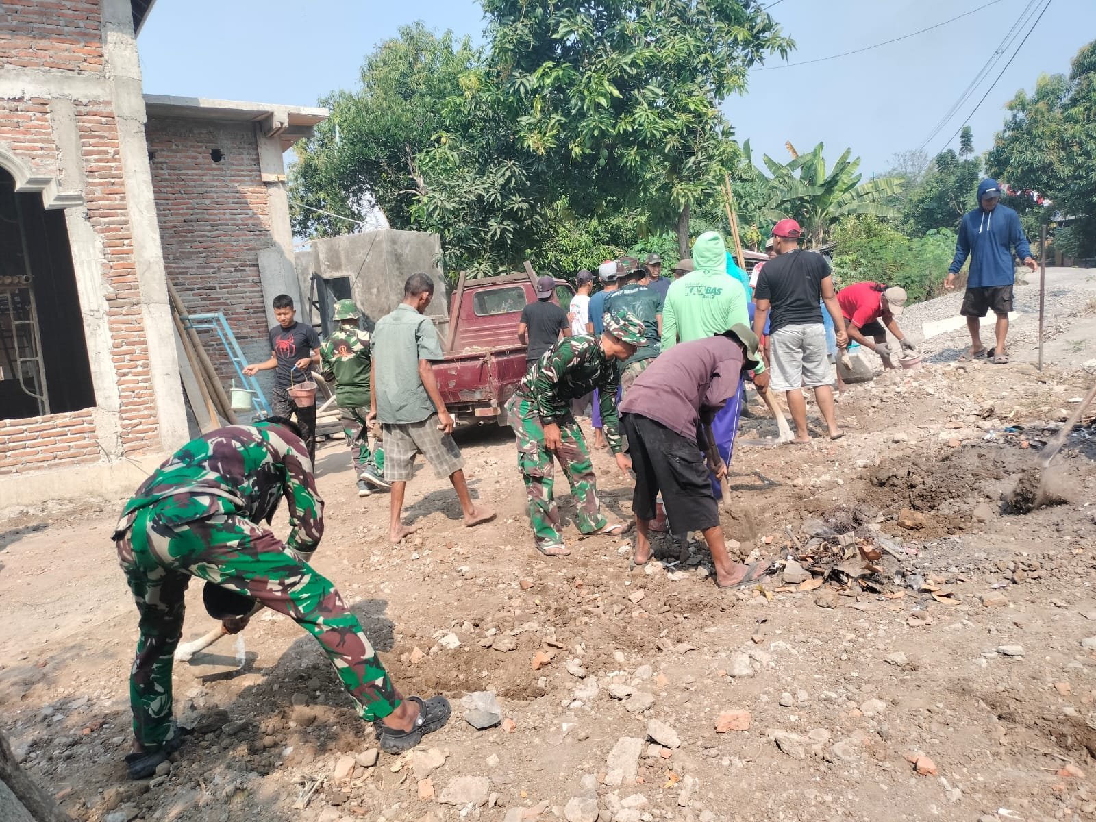 Sinergi Warga dan TNI Bawa Perubahan di Masjid Al-Mubarok