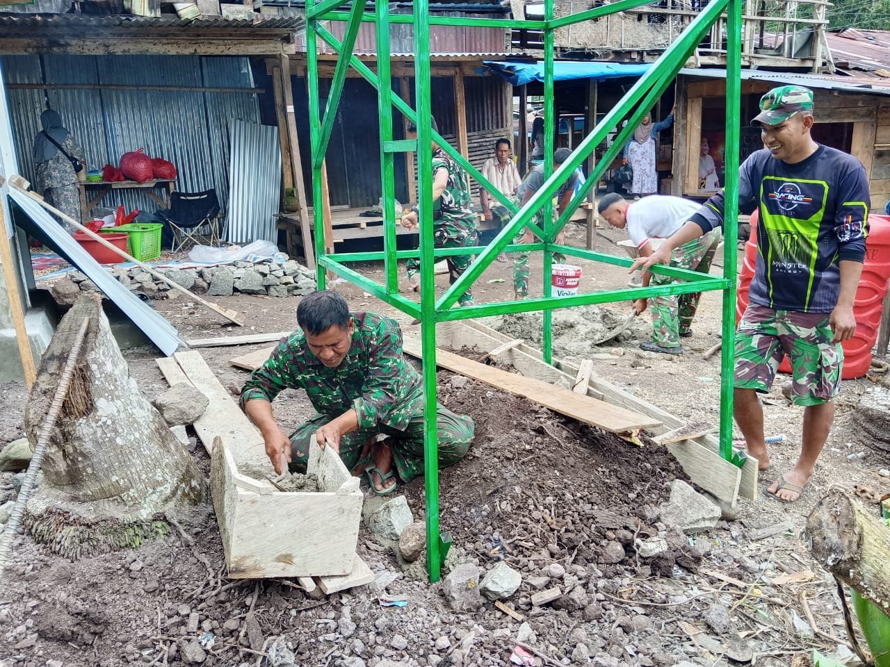 MCK Titik 2 Diperkuat: Dudukan Tower Tandon Dibangun di Desa Langi