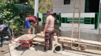 Teras Baru untuk Rumah Demmang: Satgas TMMD Kodim 1407/Bone Rampungkan Pengecoran Teras Baru untuk Rumah Demmang: Satgas TMMD Kodim 1407/Bone Rampungkan Pengecoran