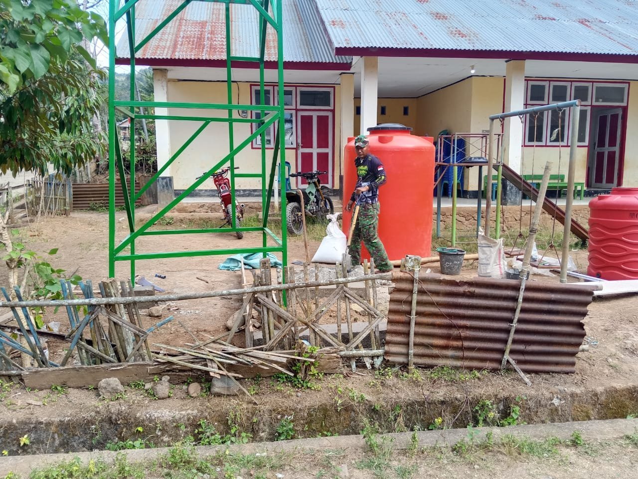 Dudukan Tower Air di Desa Patukku Mulai Terlihat