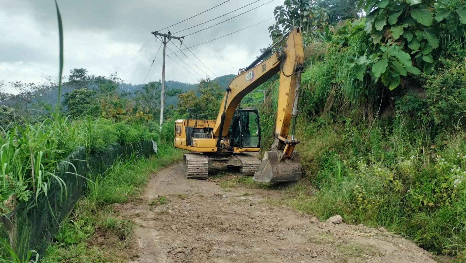 Pekerjaan Excavator Percepat Akses di Kecamatan Bontocani