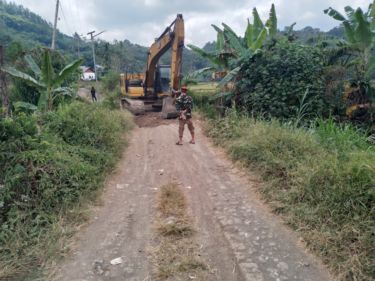Akses Baru untuk Desa Patukku, Excavator TMMD Ke-129 Kodim Bone Tingkatkan Jalan