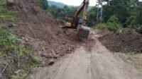 Pemanfaatan Excavator untuk Percepatan Peningkatan Jalan di Desa Patukku oleh Kodim Bone Pemanfaatan Excavator untuk Percepatan Peningkatan Jalan di Desa Patukku oleh Kodim Bone