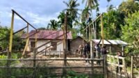Pekerjaan Ditingkatkan, Tiang Utama Rumah Hasmid Tomi Berdiri