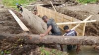 Papan Bekisting Disusun Rapi, Jembatan Sarah Raya Makin Terlihat