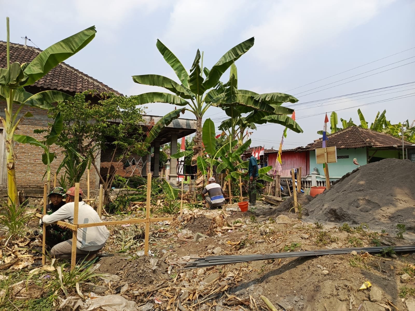 TMMD Kodim 0726/Sukoharjo Bangun Pos Siskamling di Desa Parangjoro