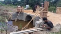 Tahapan Pemasangan Pagar Beton Perkuat Konstruksi Jembatan Aramco Tahapan Pemasangan Pagar Beton Perkuat Konstruksi Jembatan Aramco