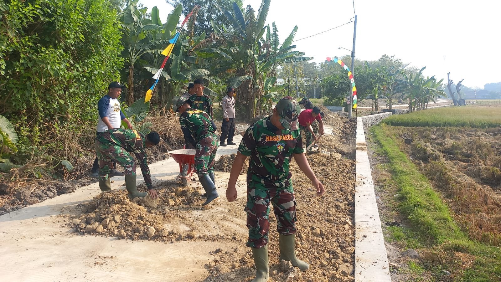 Langkah Perataan Tanah di Parangjoro Dijalankan Satgas TMMD untuk Jaga Talut