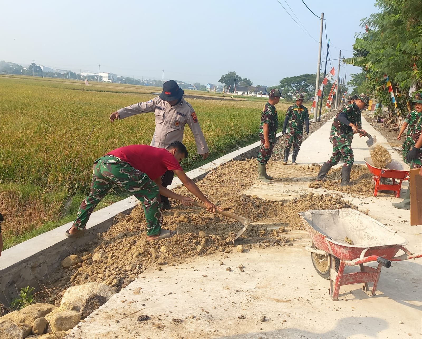 Perataan Tanah Jadi Pilar Awal Penguatan Jalan Desa Parangjoro