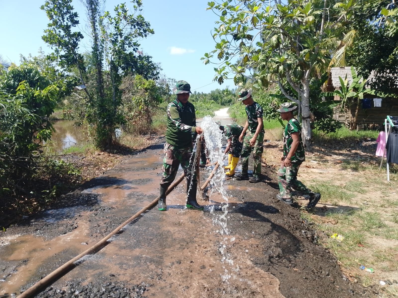 Pembangunan Jalan TMMD di Tamban Bangun Capai 1.155 Meter, Warga Diharapkan Lebih Mudah Akses