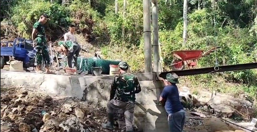 Kekuatan Pondasi Jadi Fokus Saat Satgas TMMD Bangun Jembatan di Desa Pattuku