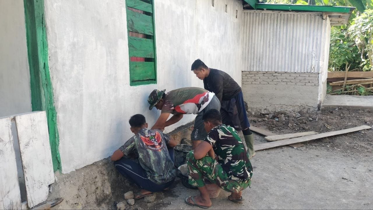 Pengerjaan Plesteran Pondasi TMMD di Pattuku Bawa Kelegaan untuk Bella