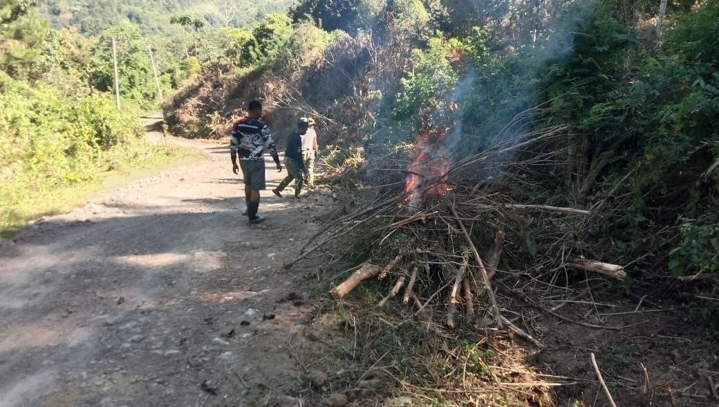 Awal Pekerjaan Jalan Pattuku: Satgas TMMD Fokus Pembersihan Lokasi